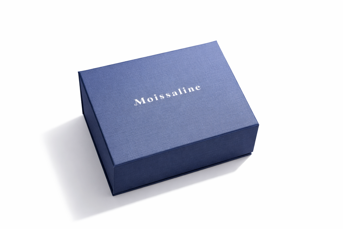 Vergoldete Moissanite Ohrstecker inkl. Schmuckbox 925 Sterlingsilber – GRA Echtheitszertifikat Hola Ohrringe Brillantschliff, Diamant Look, hypoallergen, eleganter Schmuck Damen